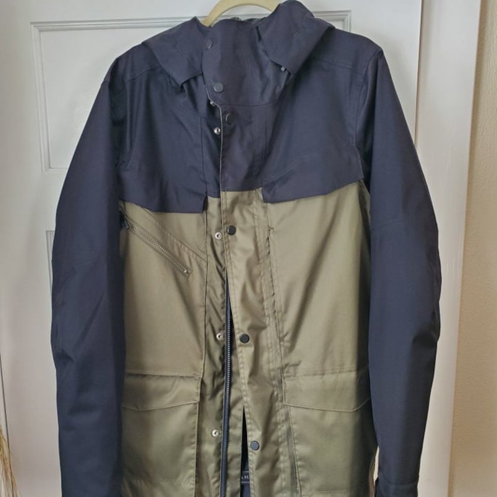 Men's Oakley Ski/Snowboard Jacket Black/Green size Medium